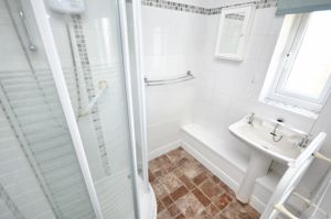 Shower room- click for photo gallery